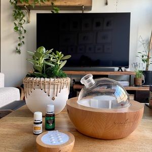 Young Living Aria Diffuser + Essential Oils Starter Pack 🌱